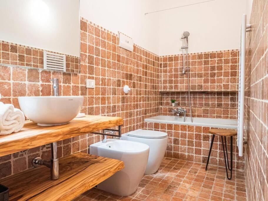 Romantic Flat On Navigli River By Easylife Milaan